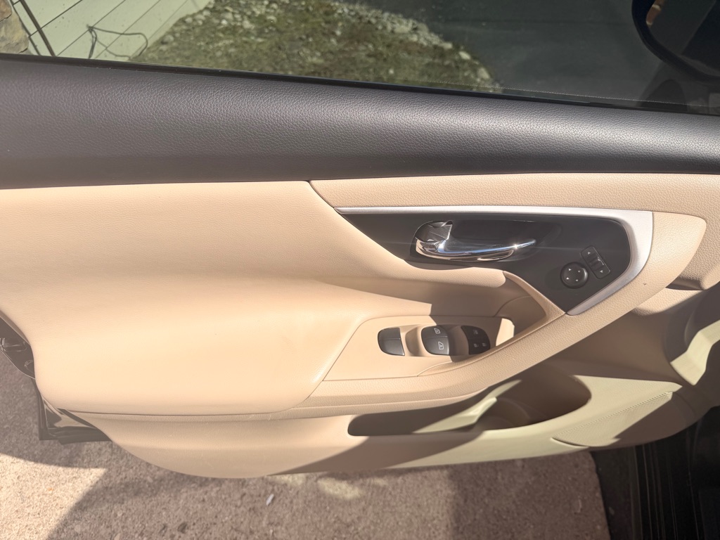 Photo 11 of this NISSAN ALTIMA