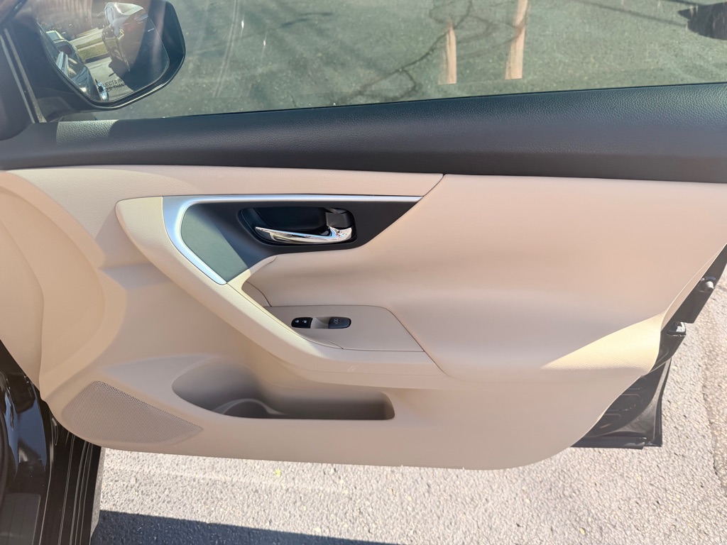 Photo 19 of this NISSAN ALTIMA