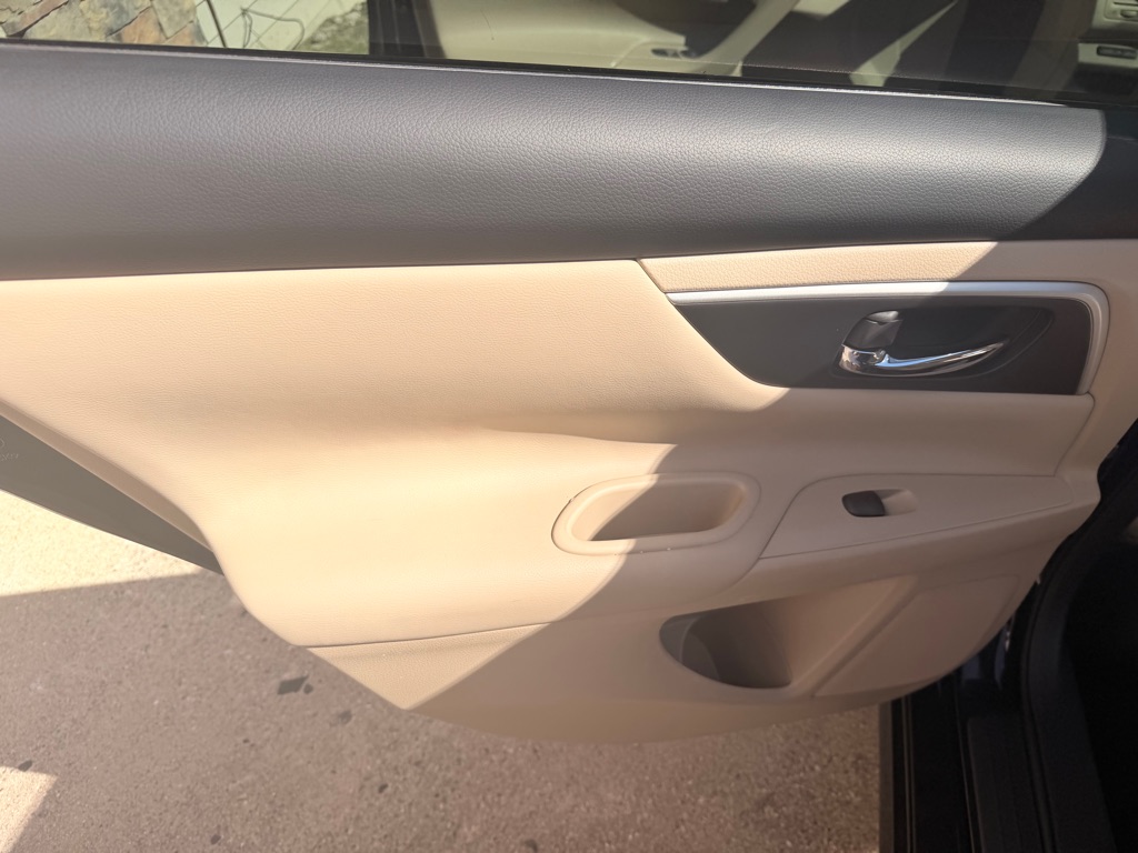 Photo 13 of this NISSAN ALTIMA