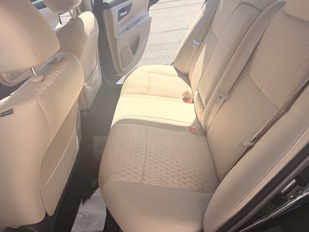 Photo 12 of this NISSAN ALTIMA