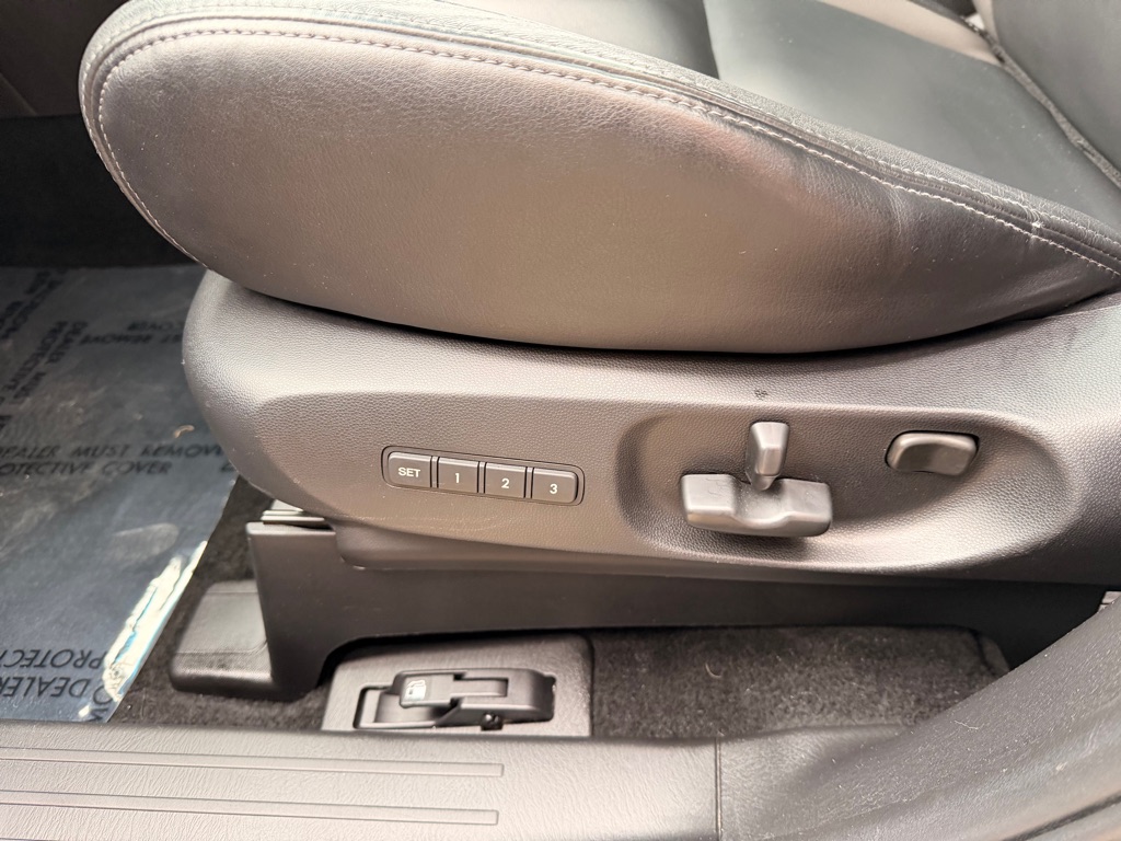 Photo 12 of this MAZDA CX-9