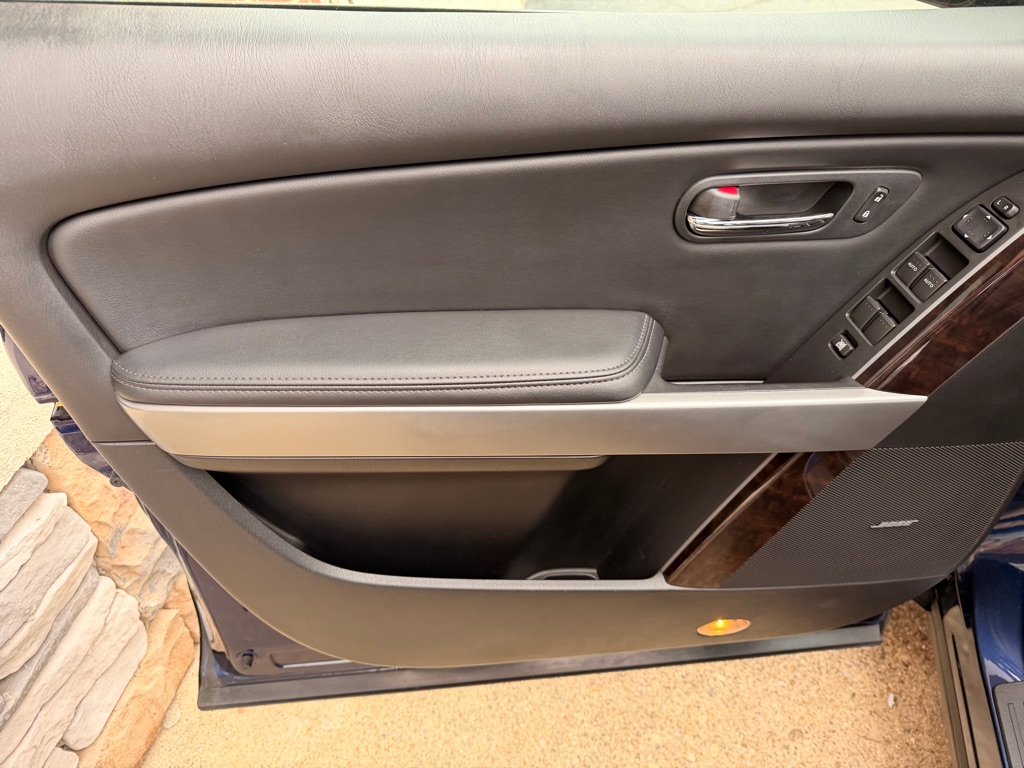 Photo 11 of this MAZDA CX-9
