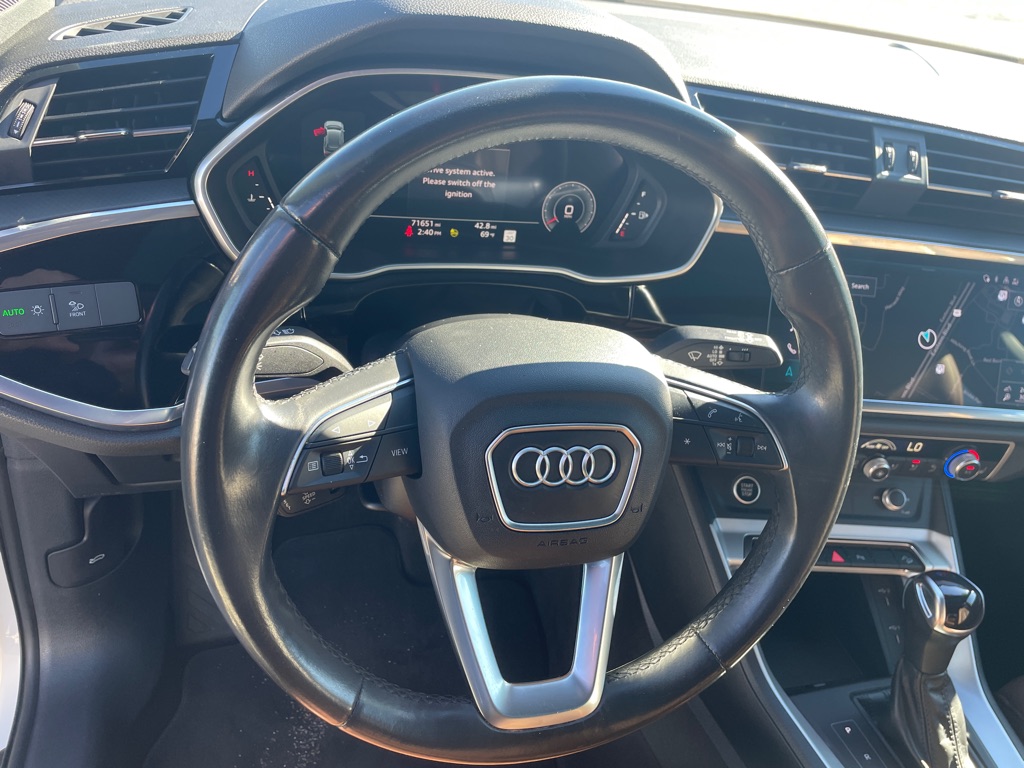 Photo 19 of this AUDI Q3