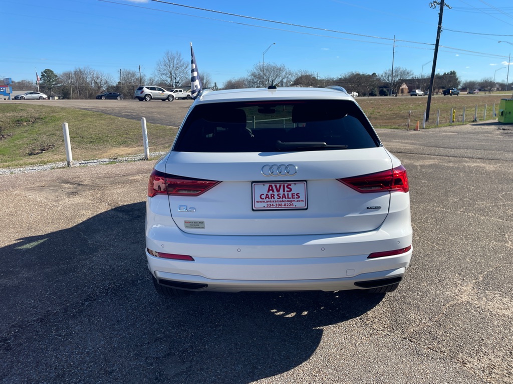 Photo 10 of this AUDI Q3