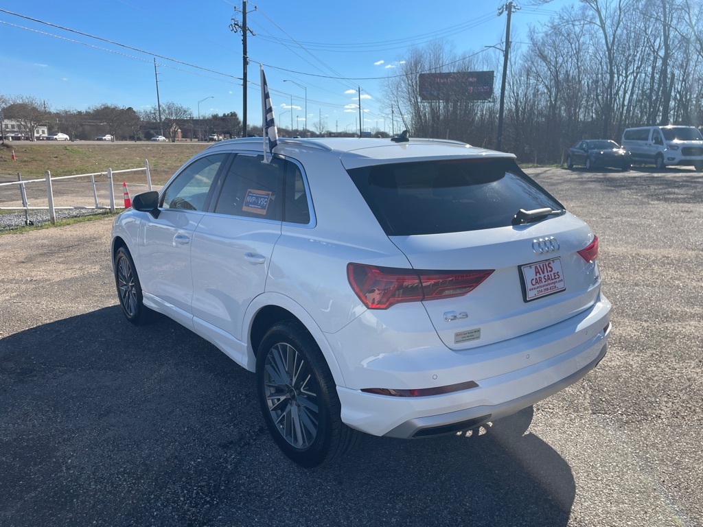 Photo 9 of this AUDI Q3