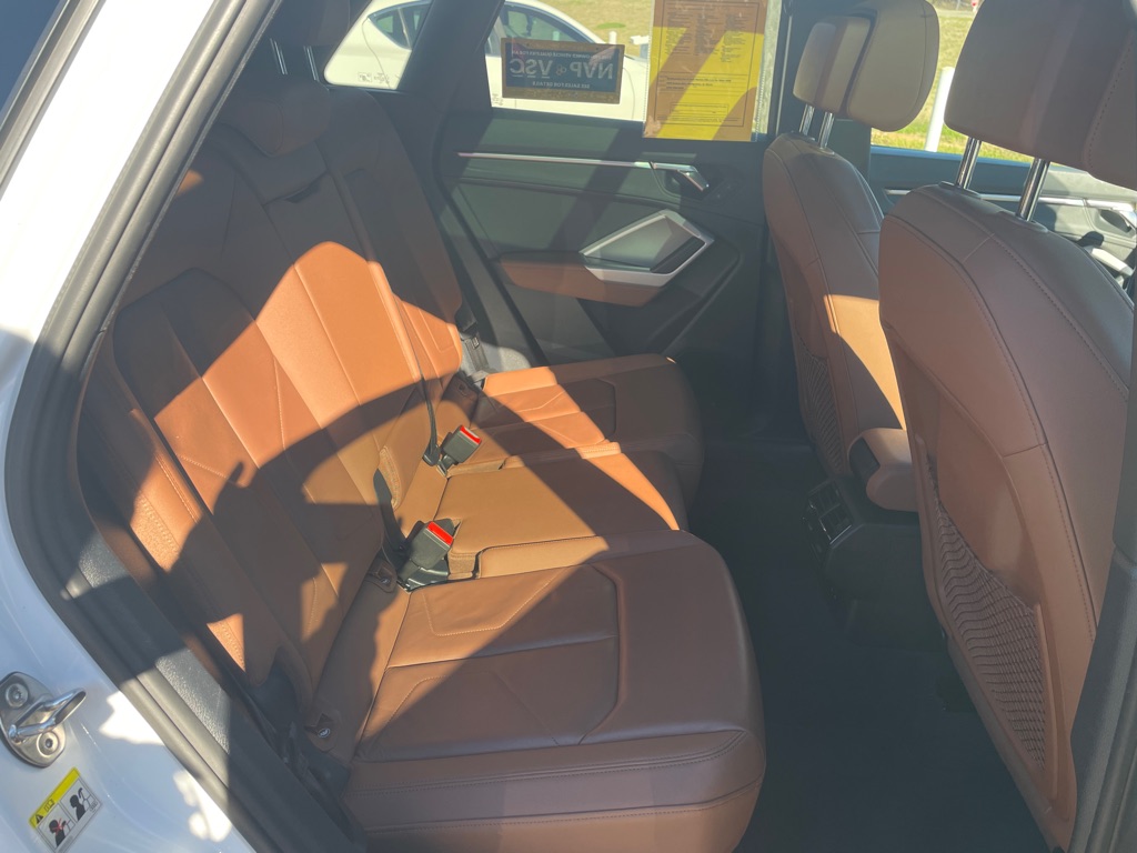 Photo 13 of this AUDI Q3