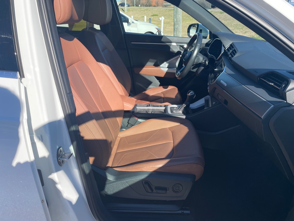 Photo 14 of this AUDI Q3