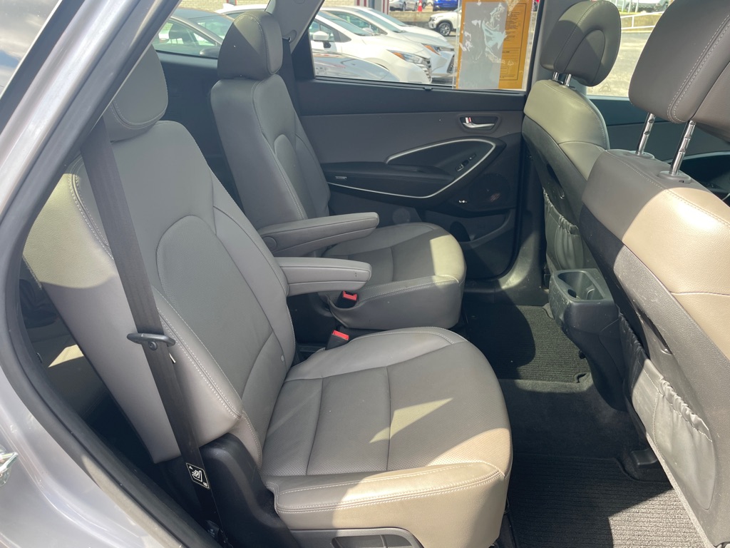 Photo 15 of this HYUNDAI SANTA FE XL