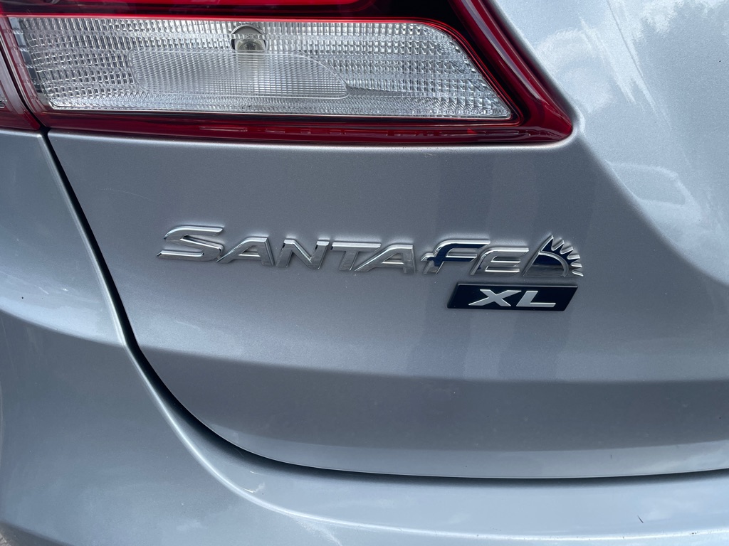 Photo 12 of this HYUNDAI SANTA FE XL