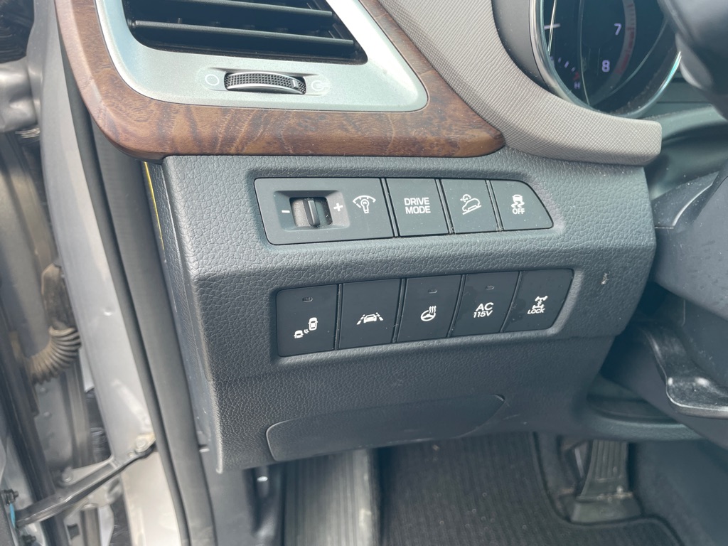 Photo 20 of this HYUNDAI SANTA FE XL