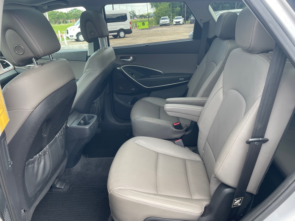 Photo 8 of this HYUNDAI SANTA FE XL