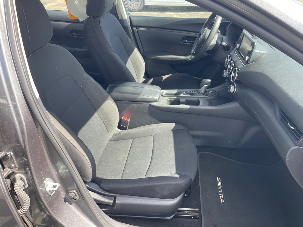 Photo 12 of this NISSAN SENTRA