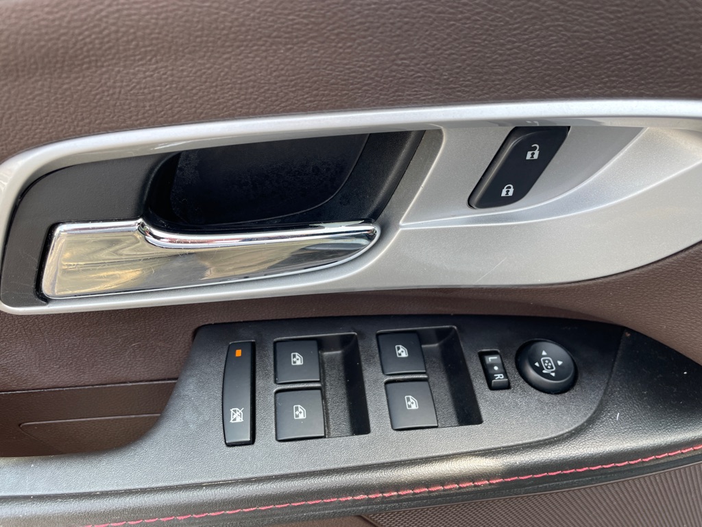 Photo 14 of this CHEVROLET EQUINOX