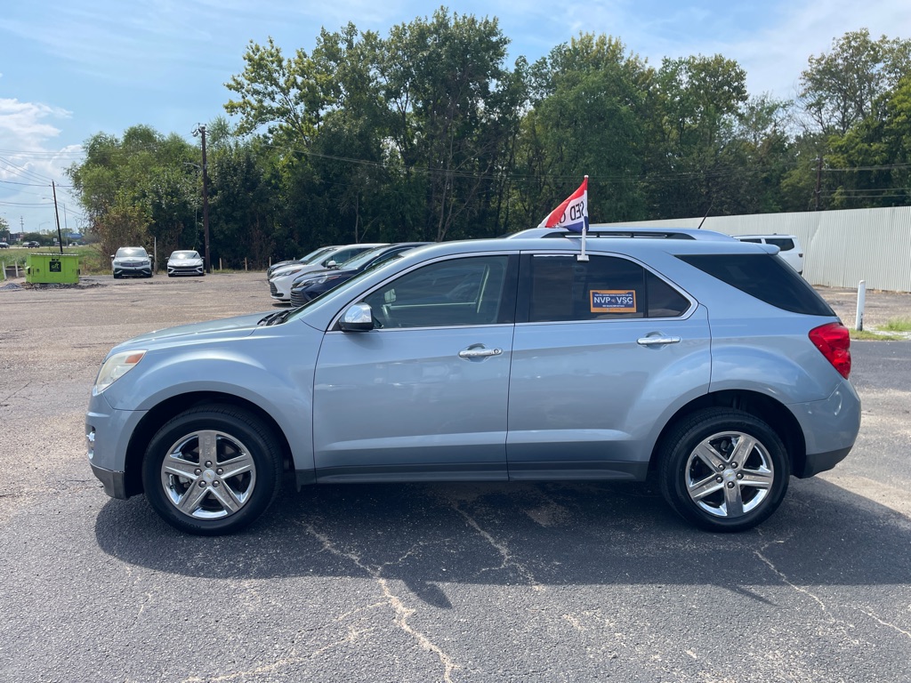 Photo 2 of this CHEVROLET EQUINOX