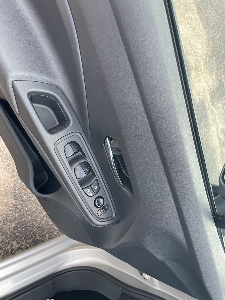 Photo 14 of this NISSAN VERSA