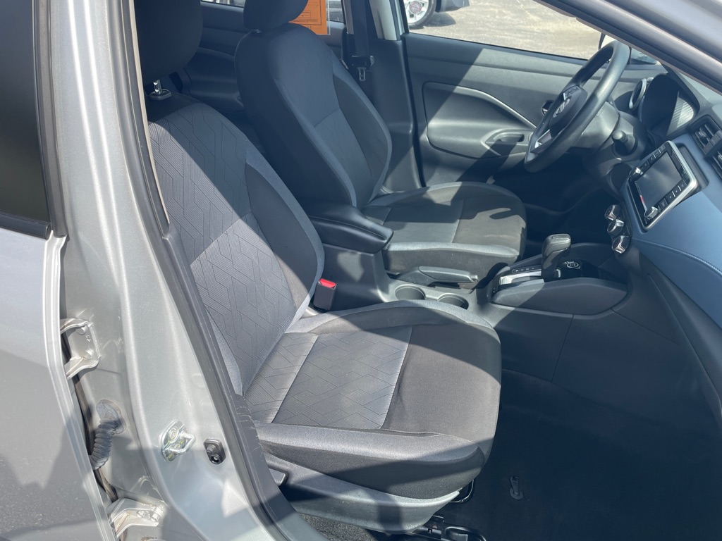 Photo 11 of this NISSAN VERSA