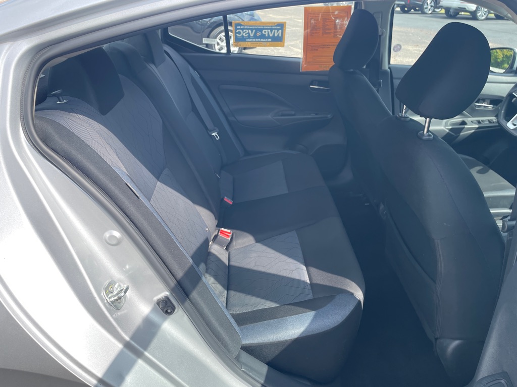Photo 10 of this NISSAN VERSA