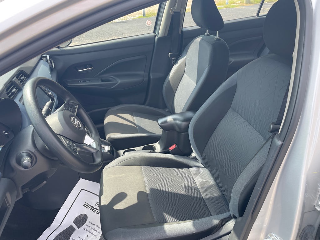 Photo 3 of this NISSAN VERSA