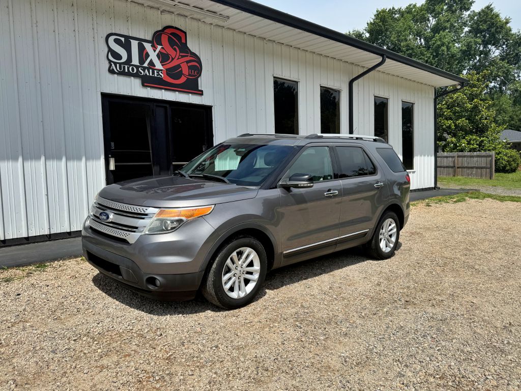Photo 2 of this FORD EXPLORER
