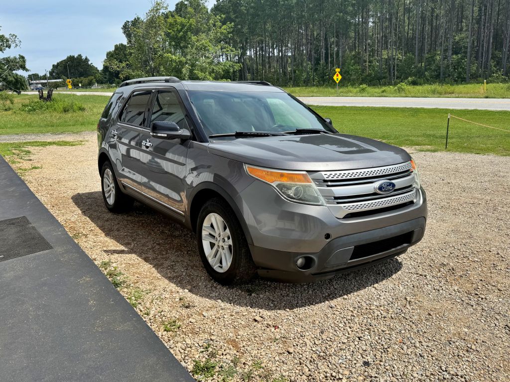 Photo 3 of this FORD EXPLORER