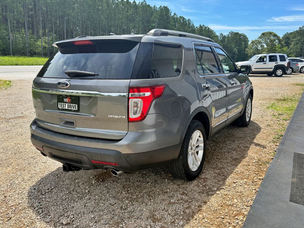 Photo 4 of this FORD EXPLORER