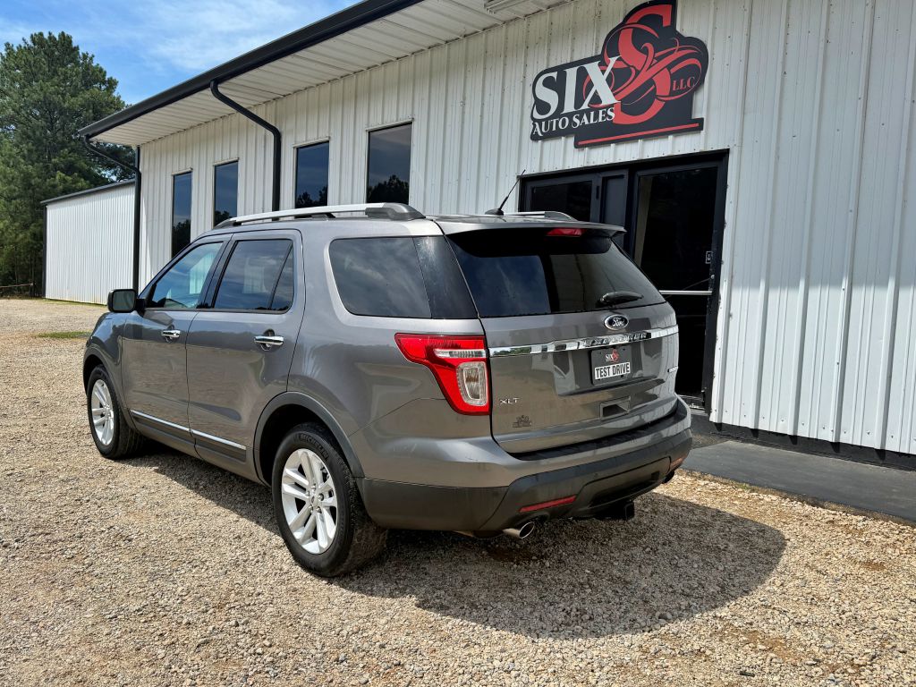 Photo 5 of this FORD EXPLORER