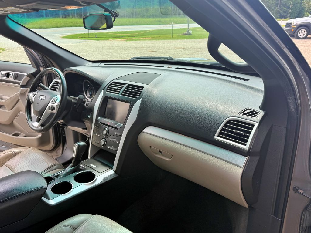 Photo 6 of this FORD EXPLORER