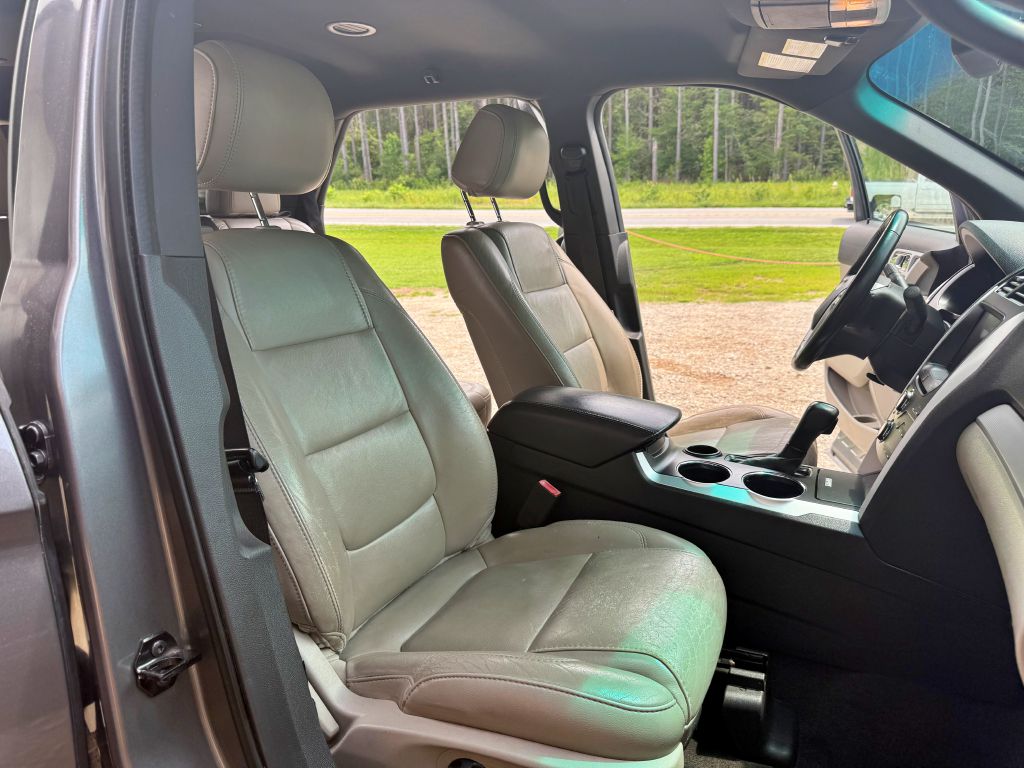 Photo 7 of this FORD EXPLORER