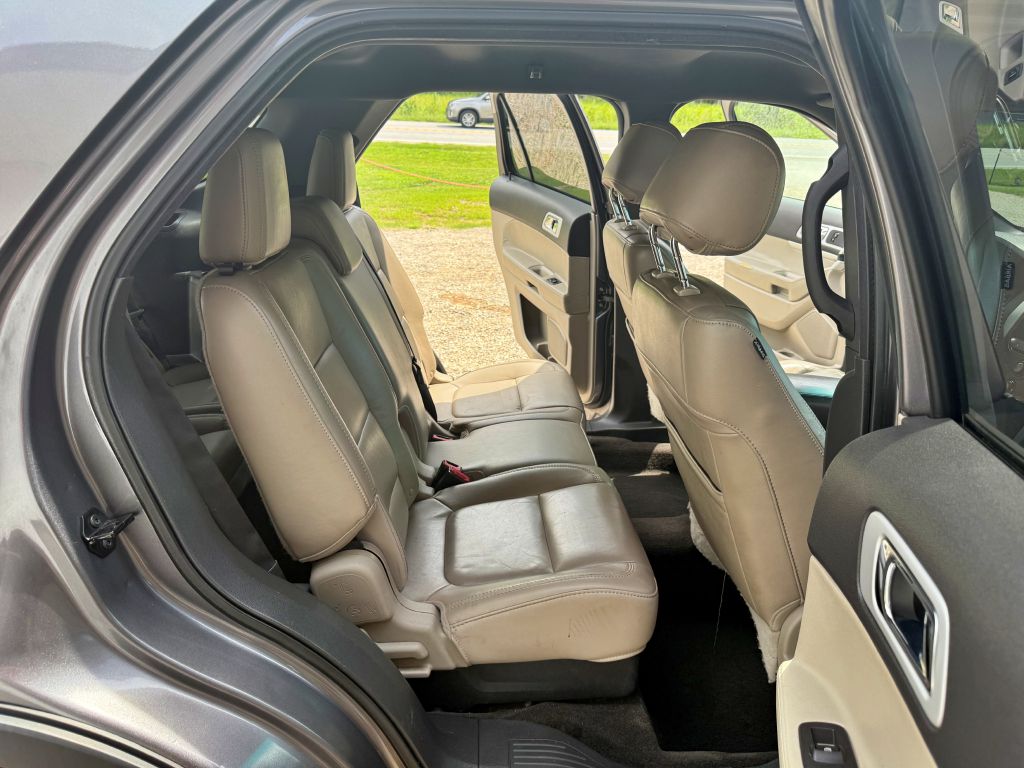 Photo 8 of this FORD EXPLORER