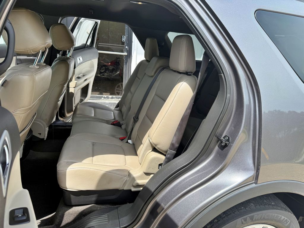 Photo 9 of this FORD EXPLORER