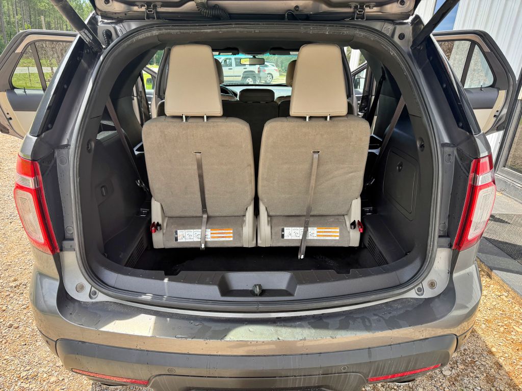 Photo 11 of this FORD EXPLORER