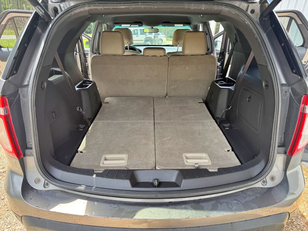 Photo 12 of this FORD EXPLORER