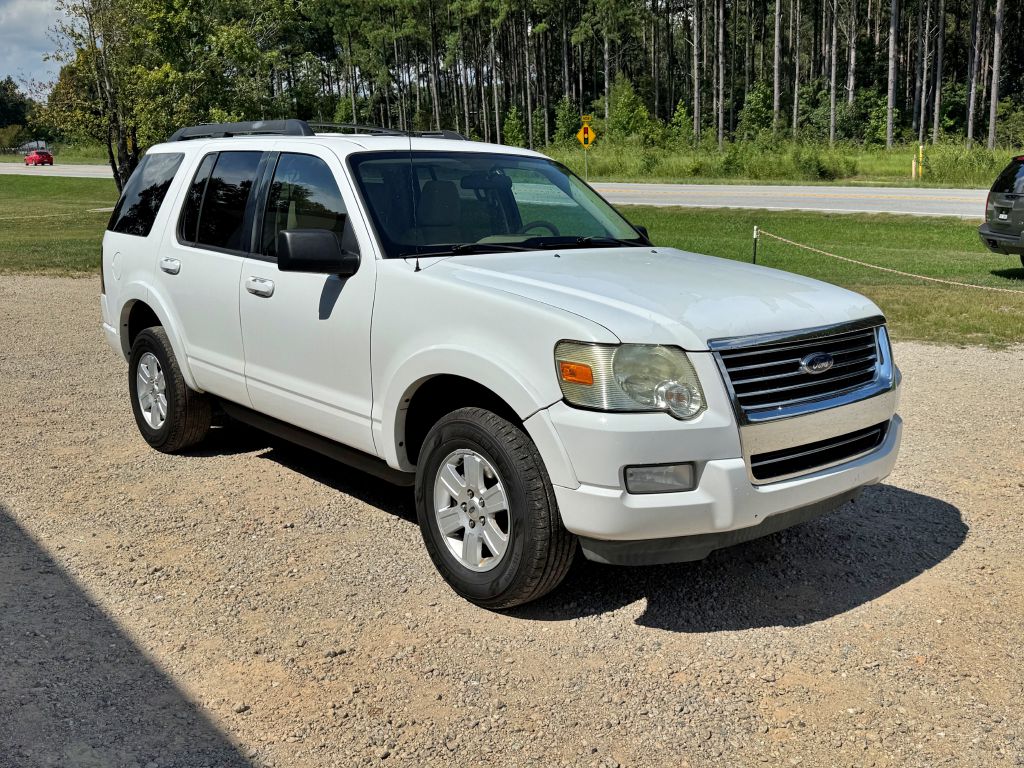 Photo 2 of this FORD EXPLORER