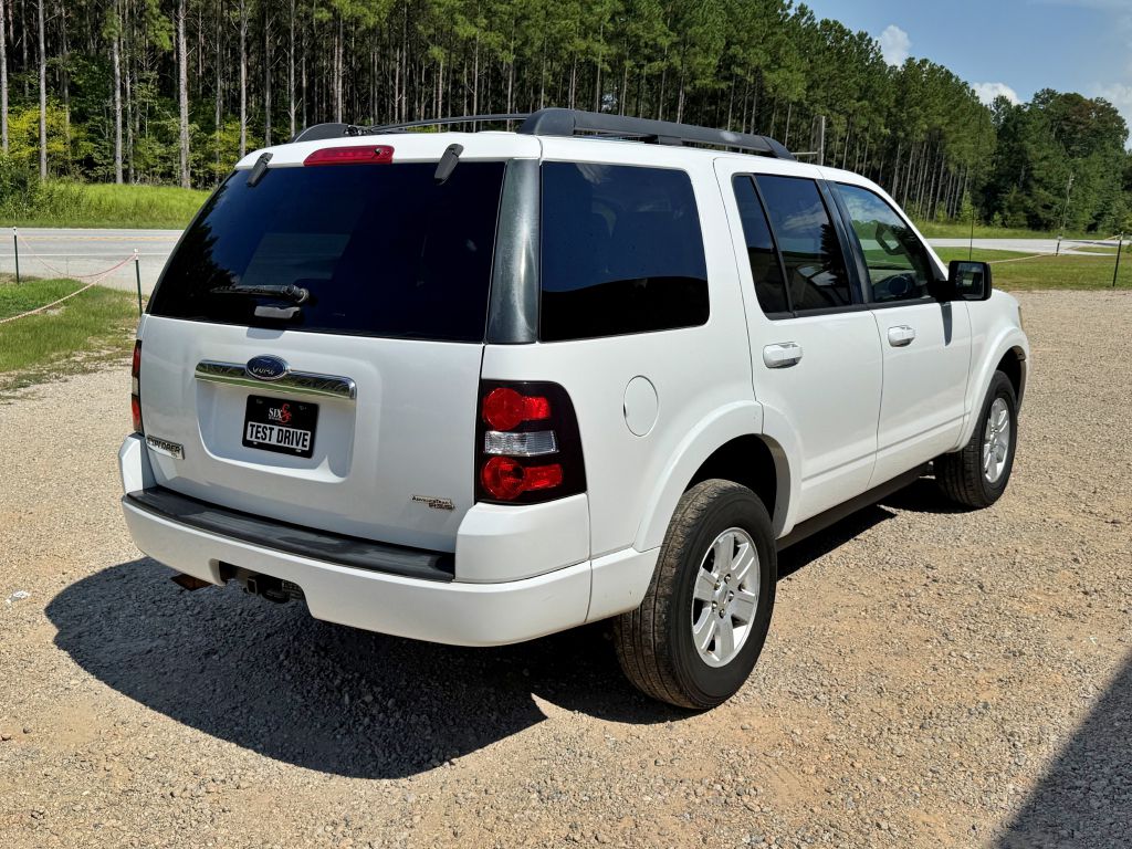 Photo 3 of this FORD EXPLORER
