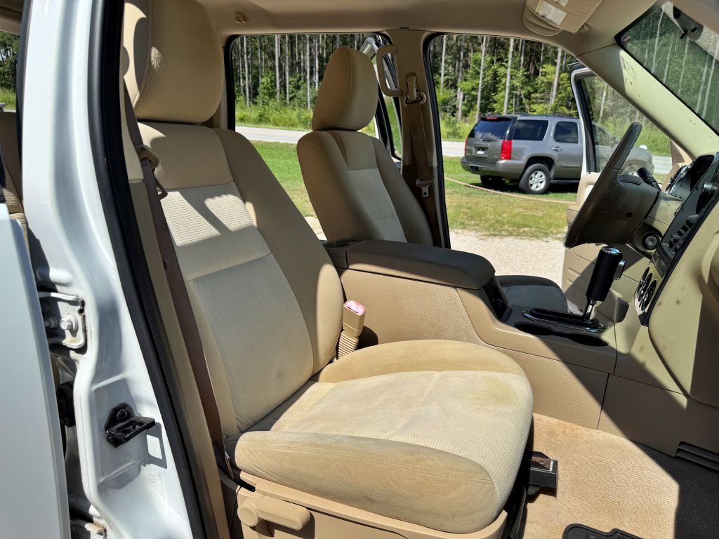 Photo 7 of this FORD EXPLORER