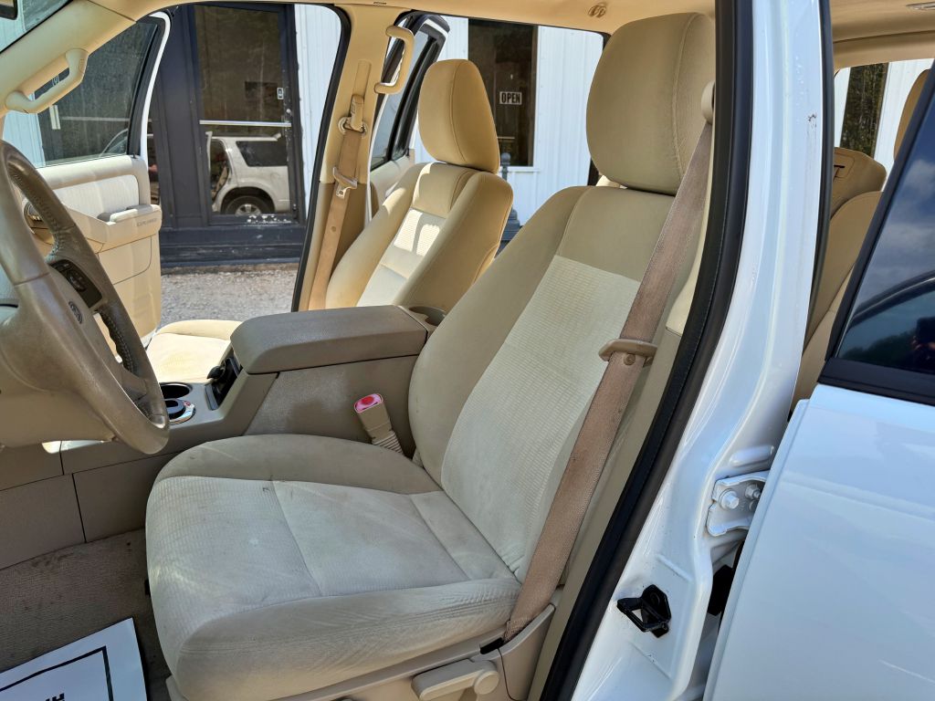 Photo 9 of this FORD EXPLORER