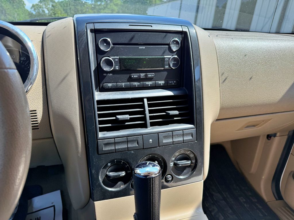 Photo 12 of this FORD EXPLORER