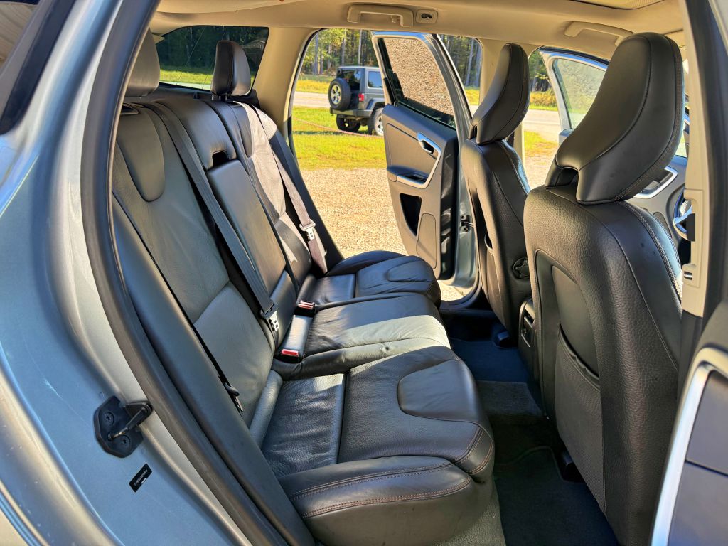 Photo 12 of this VOLVO XC60