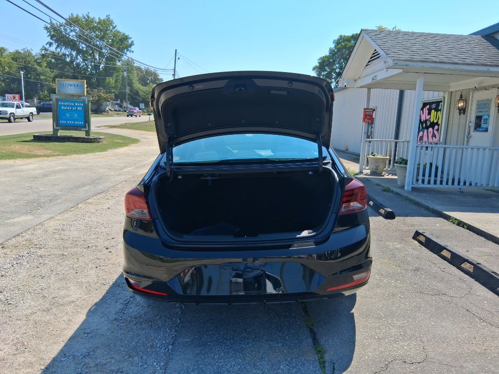 Photo 11 of this HYUNDAI ELANTRA