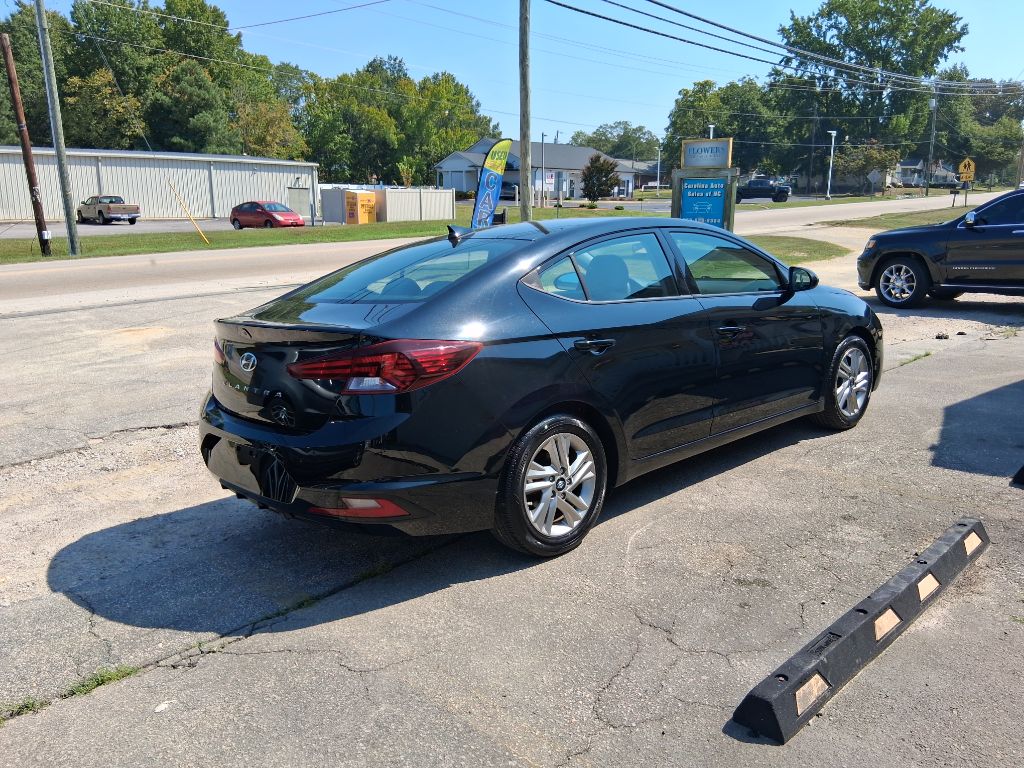 Photo 4 of this HYUNDAI ELANTRA