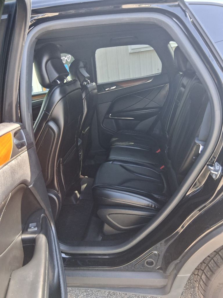 Photo 11 of this LINCOLN MKC