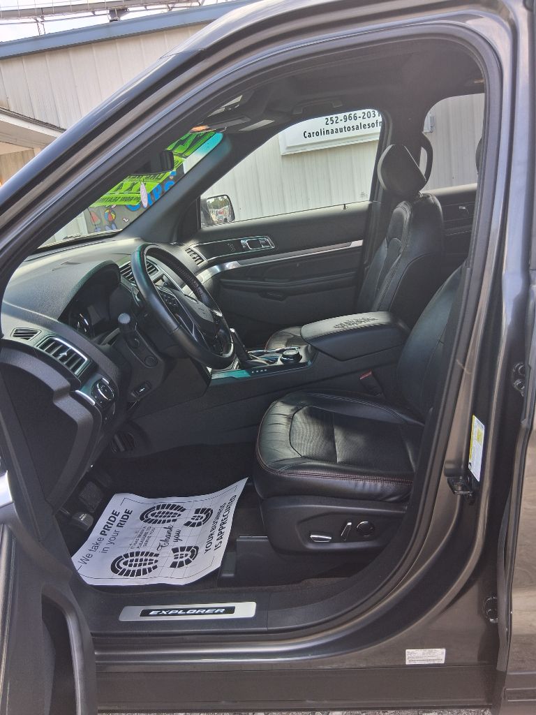 Photo 12 of this FORD EXPLORER