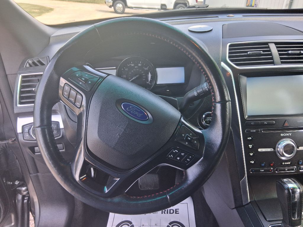 Photo 13 of this FORD EXPLORER