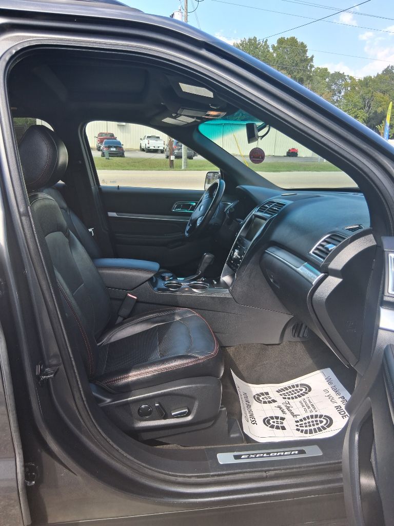 Photo 21 of this FORD EXPLORER