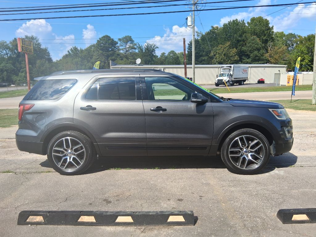 Photo 4 of this FORD EXPLORER