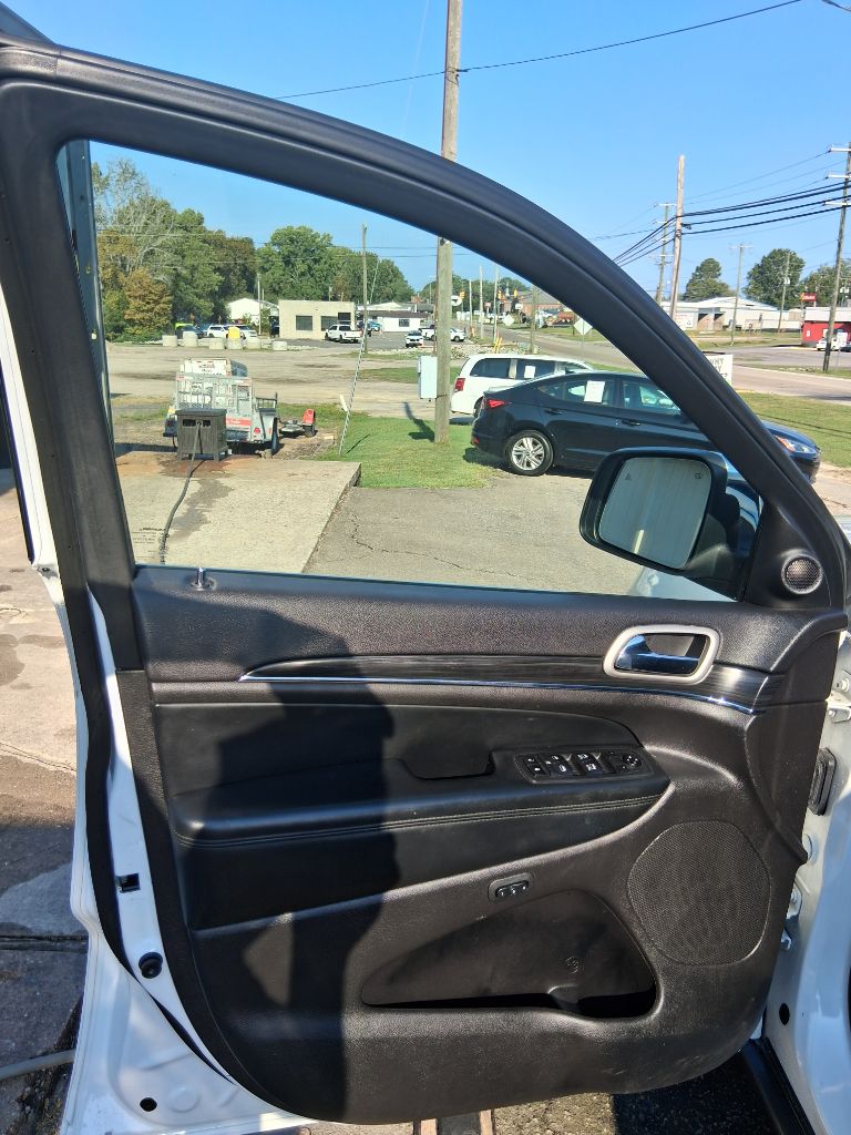 Photo 19 of this JEEP GRAND CHEROKEE