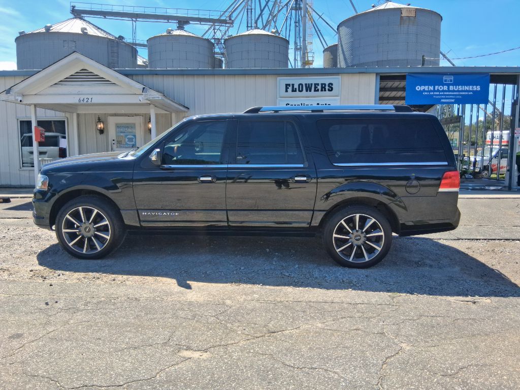 Photo 14 of this LINCOLN NAVIGATOR L