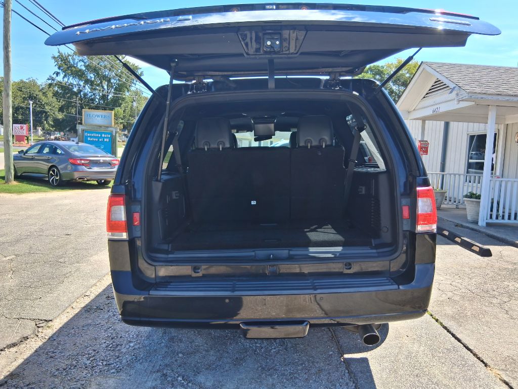 Photo 4 of this LINCOLN NAVIGATOR L