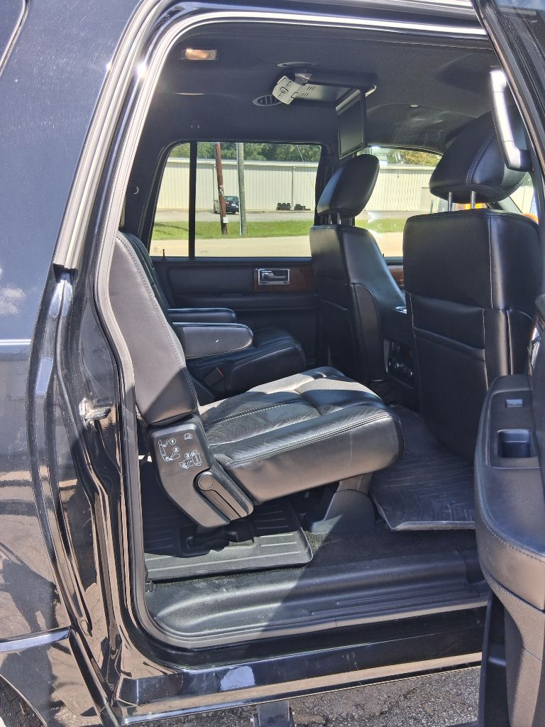 Photo 12 of this LINCOLN NAVIGATOR L