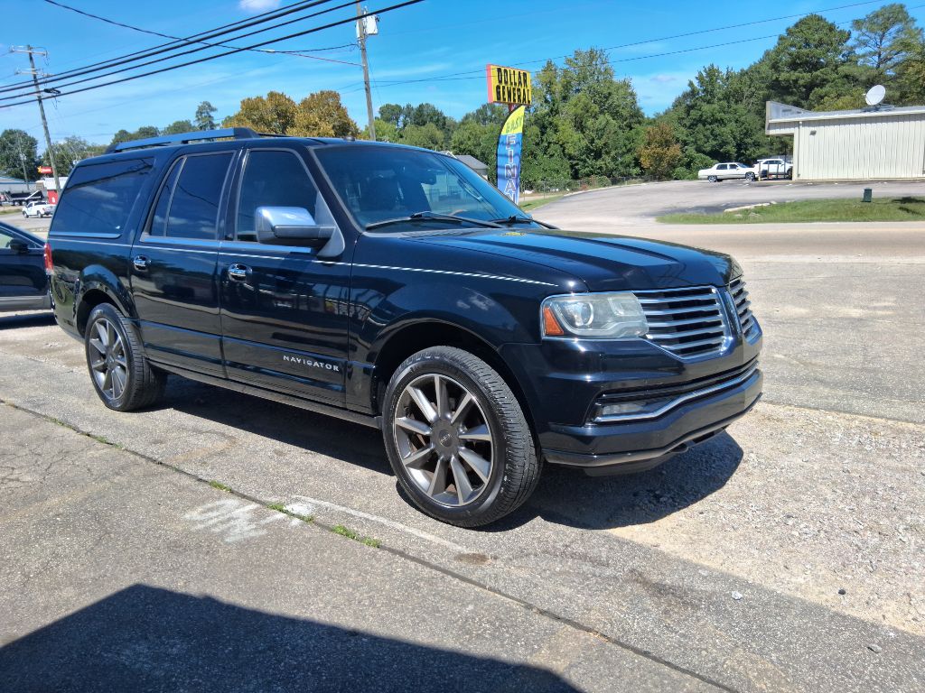 Photo 17 of this LINCOLN NAVIGATOR L